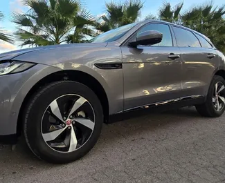 Vermietung Jaguar F-PACE. Premium, Luxus, Crossover Fahrzeug zur Miete in Spanien ✓ Kaution Einzahlung von 1500 EUR ✓ Versicherungsoptionen KFZ-HV.