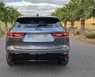 Jaguar F-PACE 2022 zur Miete verfügbar in Alicante, mit Kilometerbegrenzung 250 km/Tag.