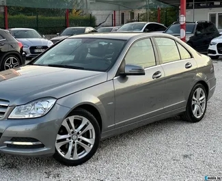 Frontansicht eines Mietwagens Mercedes-Benz C-Class am Flughafen Burgas, Bulgarien ✓ Auto Nr.15217. ✓ Automatisch TM ✓ 0 Bewertungen.