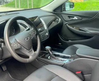 Benzin L Motor von Chevrolet Malibu 2024 zur Miete am Flughafen Baku.