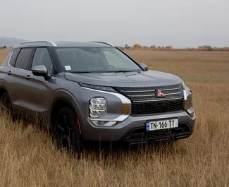 Frontansicht eines Mietwagens Mitsubishi Outlander in Tiflis, Georgien ✓ Auto Nr.15182. ✓ Automatisch TM ✓ 0 Bewertungen.