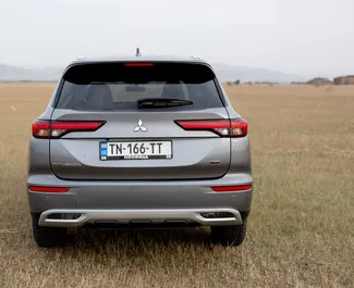 Vermietung Mitsubishi Outlander. Komfort, Crossover Fahrzeug zur Miete in Georgien ✓ Kaution Einzahlung von 410 GEL ✓ Versicherungsoptionen KFZ-HV, VKV Plus.