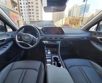 Hyundai Sonata 2022 zur Miete verfügbar am Flughafen Baku, mit Kilometerbegrenzung unbegrenzte.