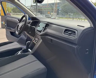 Diesel 1,6L Motor von Volkswagen T-Roc 2021 zur Miete in Barcelona.