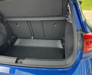 Volkswagen T-Roc 2021 mit Antriebssystem Frontantrieb, verfügbar in Barcelona.