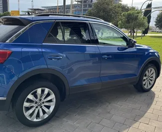 Vermietung Volkswagen T-Roc. Komfort, Crossover Fahrzeug zur Miete in Spanien ✓ Kaution Einzahlung von 500 EUR ✓ Versicherungsoptionen KFZ-HV.