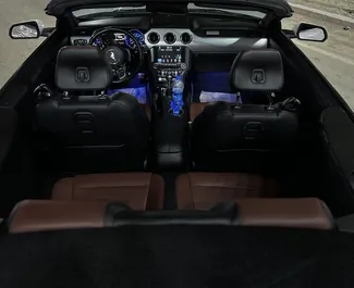 Ford Mustang Cabrio 2018 zur Miete verfügbar in Baku, mit Kilometerbegrenzung unbegrenzte.