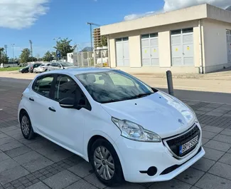 Frontansicht eines Mietwagens Peugeot 208 in Bar, Montenegro ✓ Auto Nr.15200. ✓ Schaltgetriebe TM ✓ 0 Bewertungen.