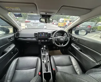 Vermietung Honda City. Wirtschaft, Komfort Fahrzeug zur Miete in Thailand ✓ Kaution Einzahlung von 5000 THB ✓ Versicherungsoptionen KFZ-HV, TKV, VKV Plus, Junge.