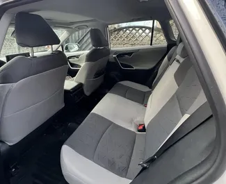 Vermietung Toyota Rav4. Komfort, SUV, Crossover Fahrzeug zur Miete in Georgien ✓ Kaution Einzahlung von 200 GEL ✓ Versicherungsoptionen KFZ-HV.