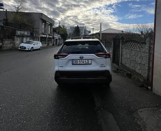 Mietwagen Toyota Rav4 2021 in Georgien, mit Hybride-Kraftstoff und 219 PS ➤ Ab 200 GEL pro Tag.