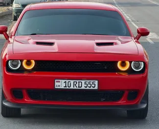 Frontansicht eines Mietwagens Dodge Challenger in Eriwan, Armenien ✓ Auto Nr.15248. ✓ Automatisch TM ✓ 0 Bewertungen.