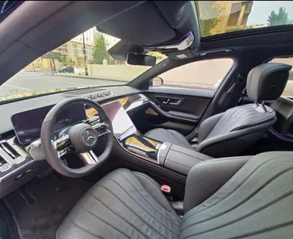 Mietwagen Mercedes-Benz S-Class 2021 in Aserbaidschan, mit Benzin-Kraftstoff und  PS ➤ Ab 900 AZN pro Tag.
