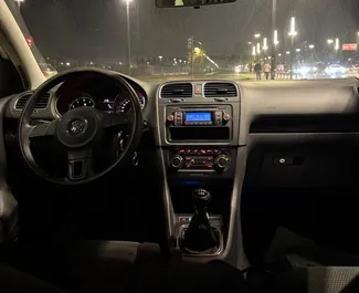 Benzin 1,6L Motor von Volkswagen Golf 6 2013 zur Miete in Tirana.