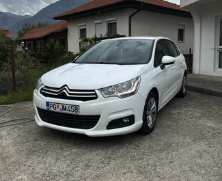 Frontansicht eines Mietwagens Citroen C4 in Bar, Montenegro ✓ Auto Nr.15201. ✓ Automatisch TM ✓ 0 Bewertungen.