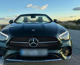 Vermietung Mercedes-Benz E-Class Cabrio. Premium, Cabrio Fahrzeug zur Miete in Spanien ✓ Kaution Einzahlung von 2000 EUR ✓ Versicherungsoptionen KFZ-HV.