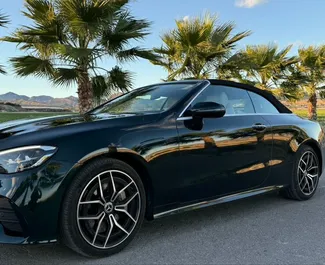 Benzin 3,0L Motor von Mercedes-Benz E-Class Cabrio 2023 zur Miete in Alicante.
