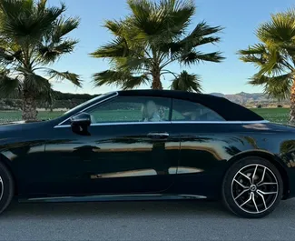 Mercedes-Benz E-Class Cabrio 2023 zur Miete verfügbar in Alicante, mit Kilometerbegrenzung 250 km/Tag.