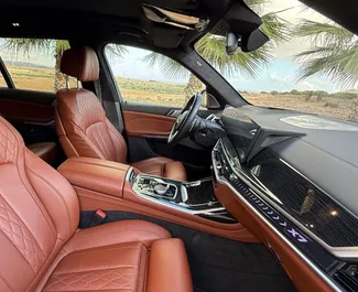 BMW X7 2025 mit Antriebssystem Allradantrieb, verfügbar in Alicante.