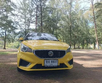 Frontansicht eines Mietwagens MG 3 in Phuket, Thailand ✓ Auto Nr.15377. ✓ Automatisch TM ✓ 0 Bewertungen.