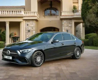 Frontansicht eines Mietwagens Mercedes-Benz C300 Coupe in Dubai, VAE ✓ Auto Nr.15329. ✓ Automatisch TM ✓ 0 Bewertungen.