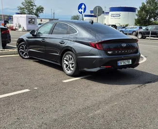 Hyundai Sonata 2020 zur Miete verfügbar in Kutaisi, mit Kilometerbegrenzung unbegrenzte.