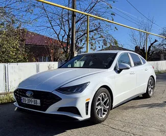 Frontansicht eines Mietwagens Hyundai Sonata in Kutaisi, Georgien ✓ Auto Nr.14106. ✓ Automatisch TM ✓ 0 Bewertungen.