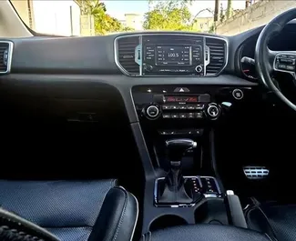 Frontansicht eines Mietwagens Kia Sportage auf Mauritius Flughafen, Mauritius ✓ Auto Nr.15380. ✓ Automatisch TM ✓ 0 Bewertungen.