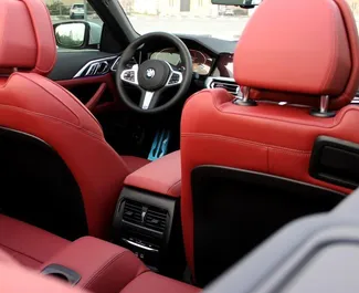 Benzin L Motor von BMW 420i Cabrio 2023 zur Miete in Dubai.