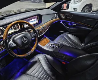 Mietwagen Mercedes-Benz S-Class 2018 in Aserbaidschan, mit Benzin-Kraftstoff und 333 PS ➤ Ab 255 AZN pro Tag.