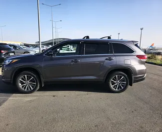 Vermietung Toyota Highlander. Komfort, Premium, Crossover Fahrzeug zur Miete in Georgien ✓ Kaution Einzahlung von 1200 GEL ✓ Versicherungsoptionen KFZ-HV, TKV, VKV Komplett, Insassen, Diebstahlschutz.