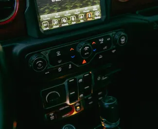 Diesel 3,0L Motor von Jeep Wrangler Rubicon 2022 zur Miete in Tiflis.