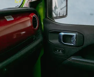Jeep Wrangler Rubicon 2022 zur Miete verfügbar in Tiflis, mit Kilometerbegrenzung unbegrenzte.