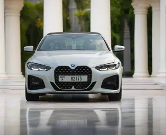 Frontansicht eines Mietwagens BMW 430i Cabrio in Dubai, VAE ✓ Auto Nr.15323. ✓ Automatisch TM ✓ 0 Bewertungen.
