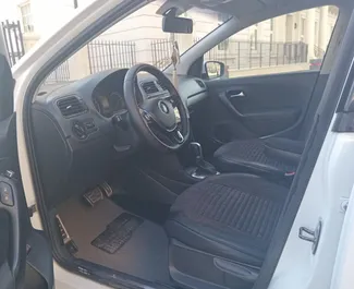 Benzin 1,4L Motor von Volkswagen Polo Sedan 2016 zur Miete in Baku.