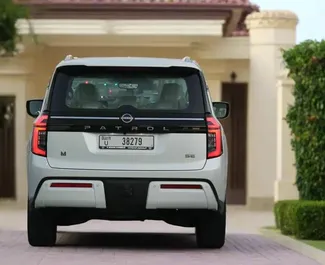 Nissan Patrol 2025 zur Miete verfügbar in Dubai, mit Kilometerbegrenzung 250 km/Tag.