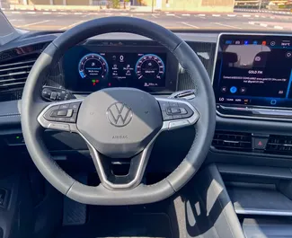 Mietwagen Volkswagen Tiguan 2025 in VAE, mit Benzin-Kraftstoff und 148 PS ➤ Ab 120 AED pro Tag.