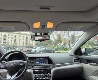 Benzin 2,0L Motor von Hyundai Elantra 2019 zur Miete in Tiflis.