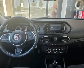 Mietwagen Fiat Egea 2023 in der Türkei, mit Benzin-Kraftstoff und 95 PS ➤ Ab 24 USD pro Tag.
