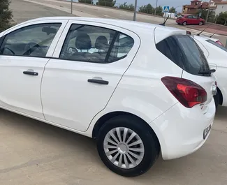 Frontansicht eines Mietwagens Opel Corsa in Benalmadena, Spanien ✓ Auto Nr.15295. ✓ Schaltgetriebe TM ✓ 0 Bewertungen.