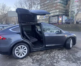 Tesla Model-X 2016 mit Antriebssystem Allradantrieb, verfügbar in Tiflis.