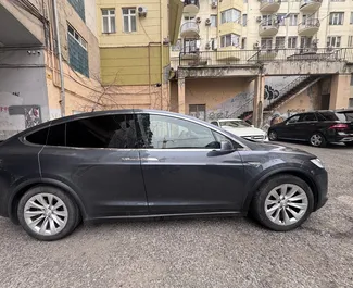 Frontansicht eines Mietwagens Tesla Model-X in Tiflis, Georgien ✓ Auto Nr.15272. ✓ Automatisch TM ✓ 0 Bewertungen.