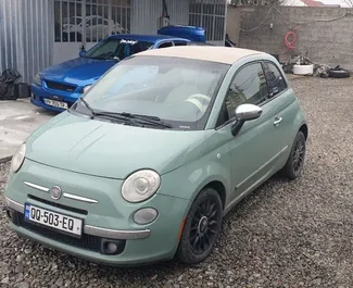 Frontansicht eines Mietwagens Fiat 500 Cabrio in Tiflis, Georgien ✓ Auto Nr.15273. ✓ Automatisch TM ✓ 0 Bewertungen.