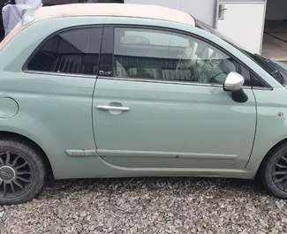 Innenraum von Fiat 500 Cabrio zur Miete in Georgien. Ein großartiges 5-Sitzer Fahrzeug mit Automatisch Getriebe.