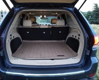 Benzin 3,6L Motor von Jeep Grand Cherokee 2020 zur Miete in Tiflis.