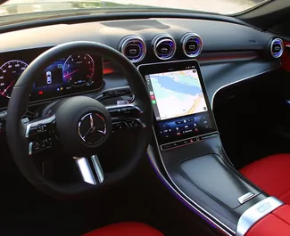 Benzin 2,2L Motor von Mercedes-Benz C200 2023 zur Miete in Dubai.