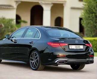 Vermietung Mercedes-Benz C200. Komfort, Premium Fahrzeug zur Miete in VAE ✓ Kaution Einzahlung von 2000 AED ✓ Versicherungsoptionen KFZ-HV.