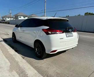 Toyota Yaris 2020 zur Miete verfügbar am Flughafen Bangkok Suvarnabhumi, mit Kilometerbegrenzung unbegrenzte.