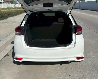 Autovermietung Toyota Yaris Nr.15336 Automatisch am Flughafen Bangkok Suvarnabhumi, ausgestattet mit einem 1,5L Motor ➤ Von Worawut in Thailand.