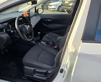 Benzin 1,8L Motor von Toyota Corolla Sedan 2020 zur Miete in Tiflis.